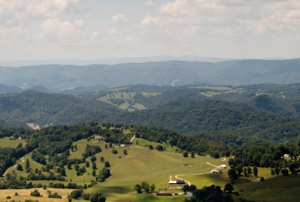 hancock-county-tennessee-landscape-with-mountains-and-fluffy-white-clouds